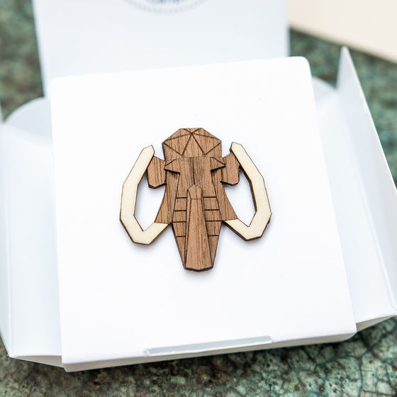 BeWooden brooch – Mammoth