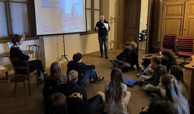 The first guided program at the National Museum Library