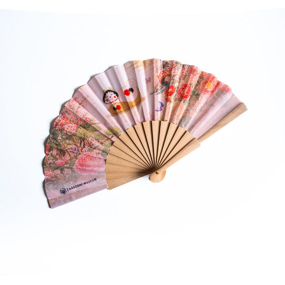 Folding fan with a dog motif