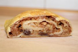 Apple Strudel and Poppy Seed Roll – Traditional Flavours of Czech Cuisine