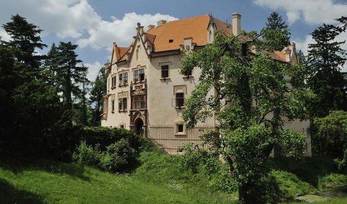 Vrchotovy Janovice Chateau