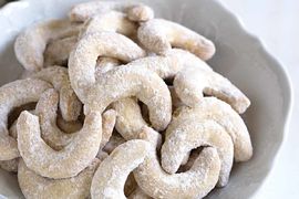 Christmas Bread and Vanilla Crescents – The Magic of Czech Christmas