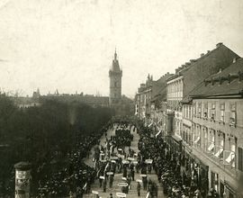 Photo from the funeral procession of Antonín Dvořák (Prague, Charles Square)