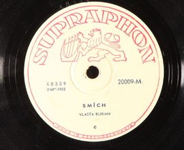 Smích, Vlasta Burian, Supraphon 1952, gramofonová deska z šelaku o průměru 25 cm (z podsbírky NM – ČMH, fond fonotéky, inv. č. MF 23343)