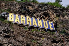 Národní muzeum vrátilo zrestaurovanou historickou pamětní desku BARRANDE zpět na Barrandovské skály