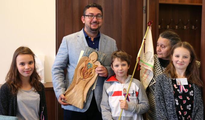 Děti udělily Janu Palachovi in memoriam Mírovou cenu – Anděla pro lepší svět.