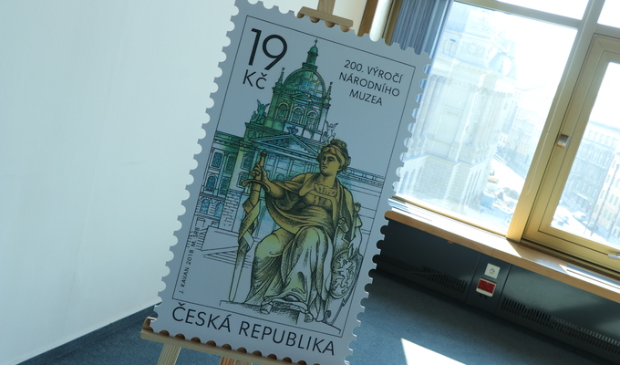 200. výročí založení Národního muzea připomínají pamětní mince a poštovní známka