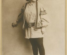 Růžena Maturová v roli Milady, 2. jednání opery Dalibor. Fotografie: J. F. Langhans, Praha, [po roce 1900]