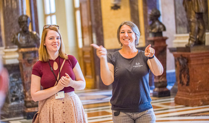 Národní muzeum spouští webovou sekci Národní muzeum bez bariér i pravidelné komentované prohlídky Historické budovy pro neslyšící