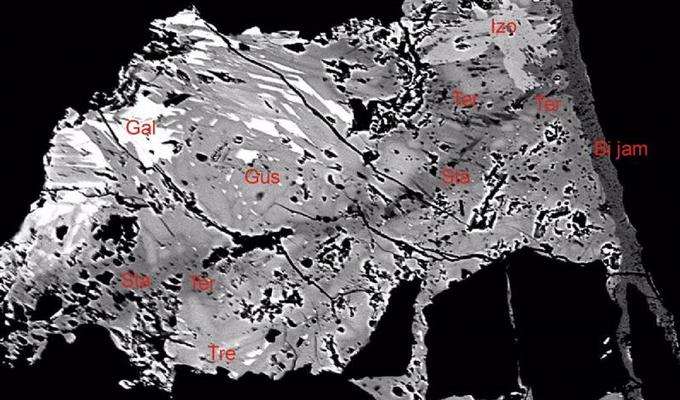 Vědci z Národního muzea přispěli k objevu nového minerálu