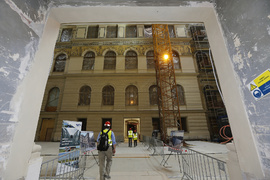 Veřejnost na dni otevřených dveří nahlédla, jak pokračuje rekonstrukce Historické budovy
