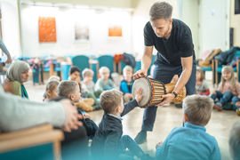 Pojď ven, Djembe...
