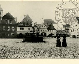 Marktplatz r. 1885, dnešní náměstí Míru v České Kamenici. Národní muzeum – České muzeum hudby – Muzeum Antonína Dvořáka, inv. č. 6879 g I1.