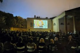 Letní kino Kinská za Národopisným muzeem Národního muzea