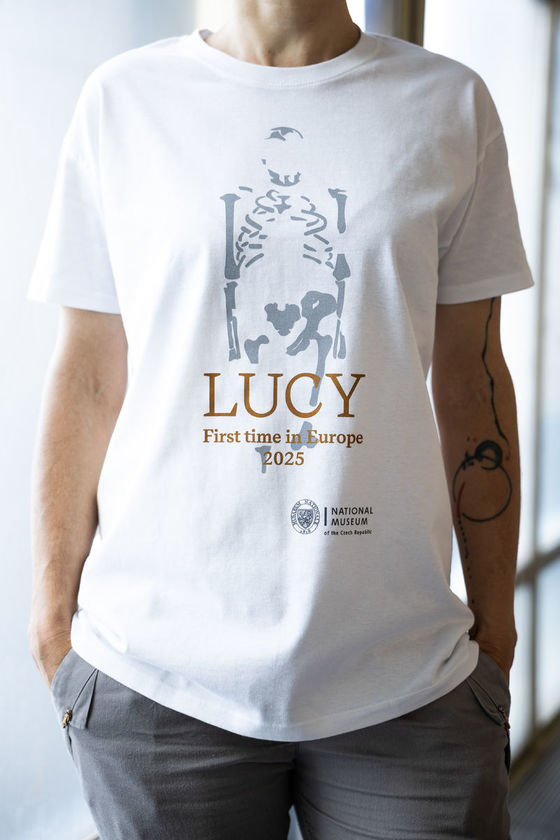 Unisex tričko s originálním motivem „Lucy & Selam v Národním muzeu“ 
