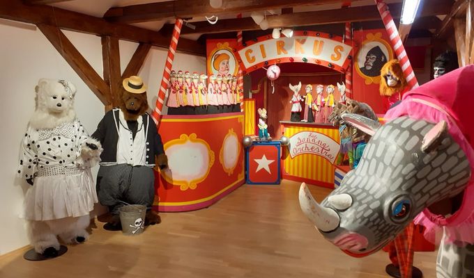 Výstava loutek v Prachaticích zavede návštěvníky do královéhradeckého Divadla Drak